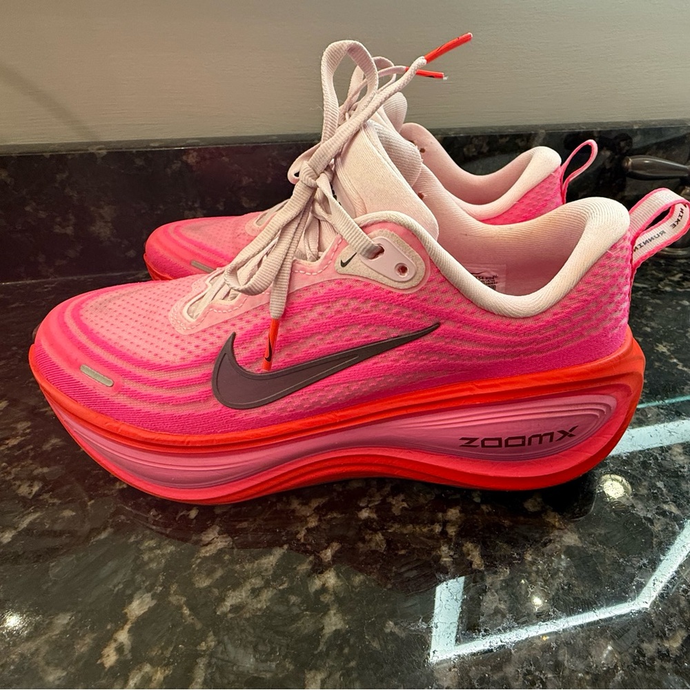 Nike Vomer Plus 
Hyper Pink/Bright Crimson/Pink Foam/Burgundy Crush